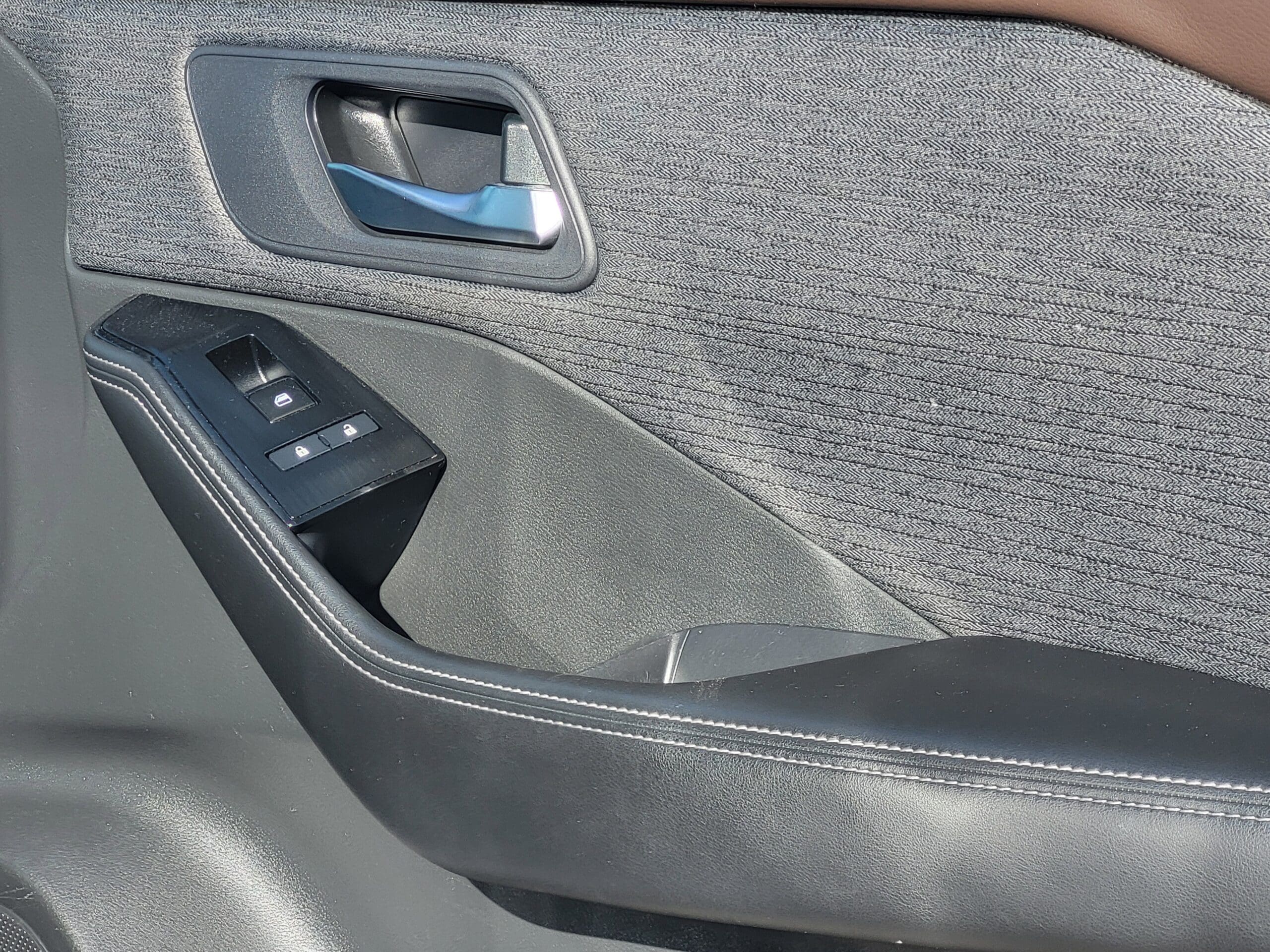 2023 Nissan Rogue - Image 17