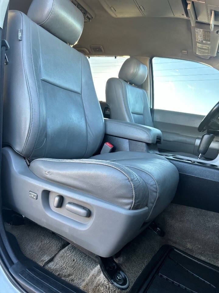 2008 Toyota Sequoia - Image 12