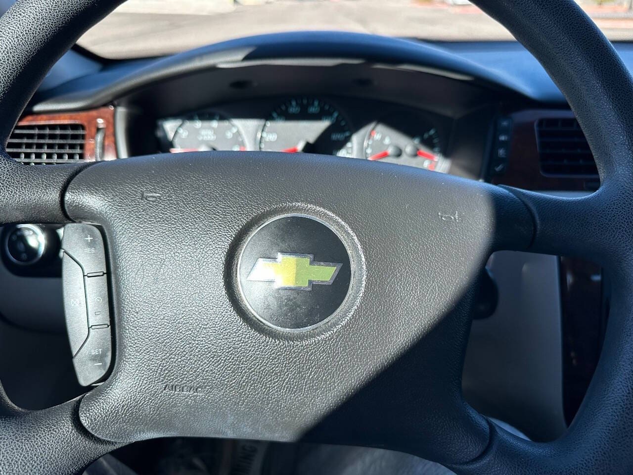 2011 Chevrolet Impala - Image 13