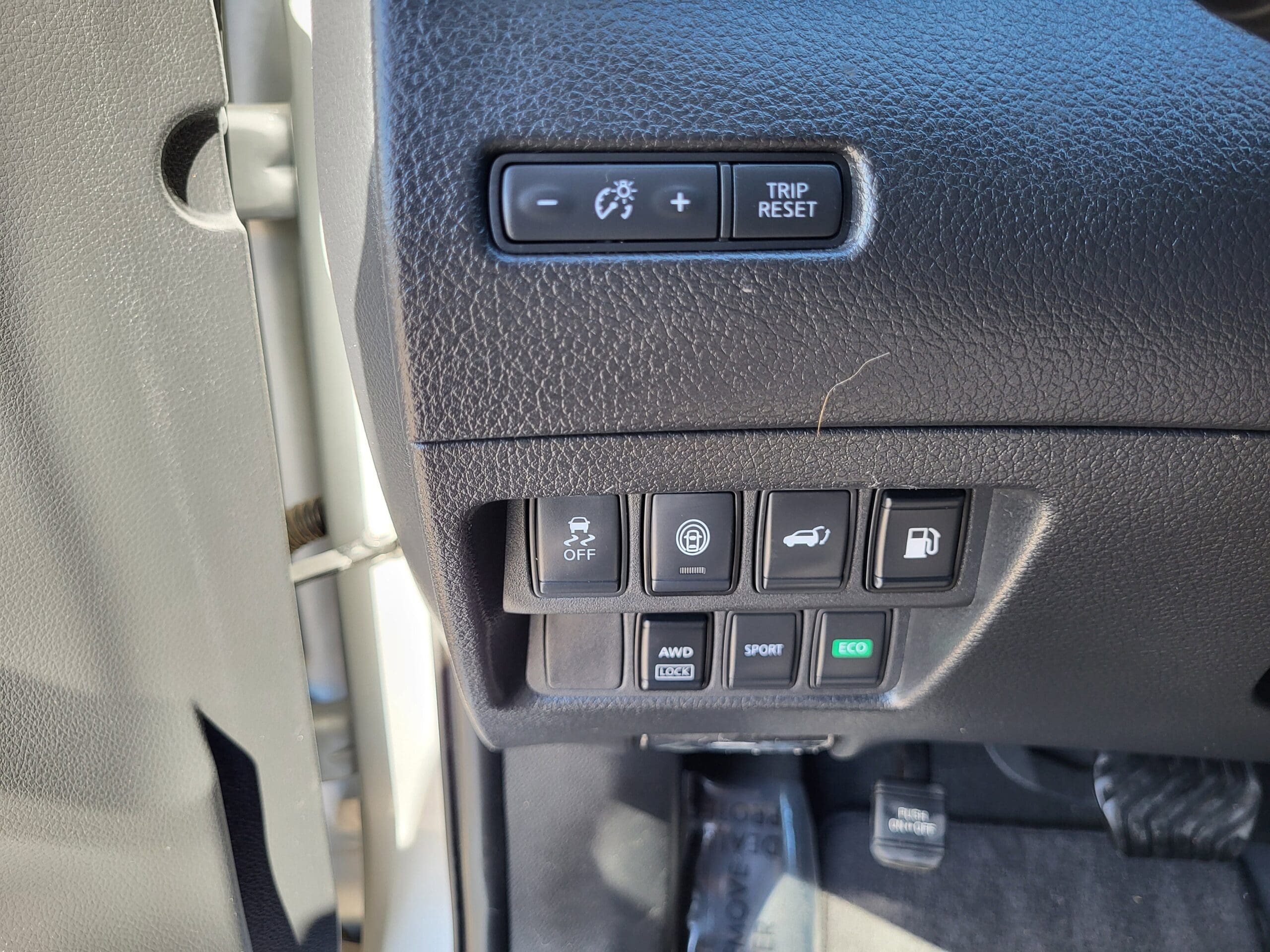 2020 Nissan Rogue - Image 17