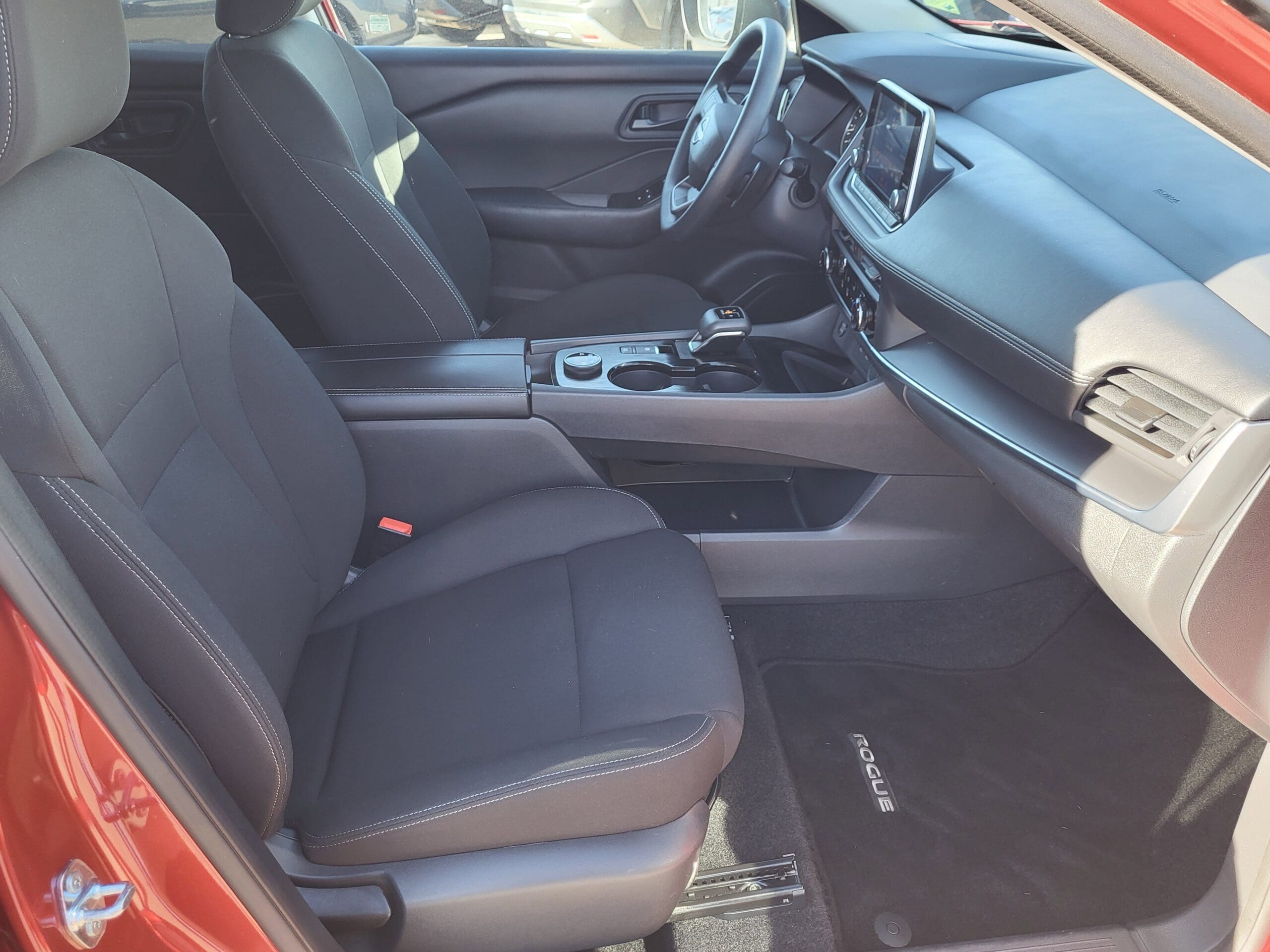 2025 Nissan Rogue - Image 17