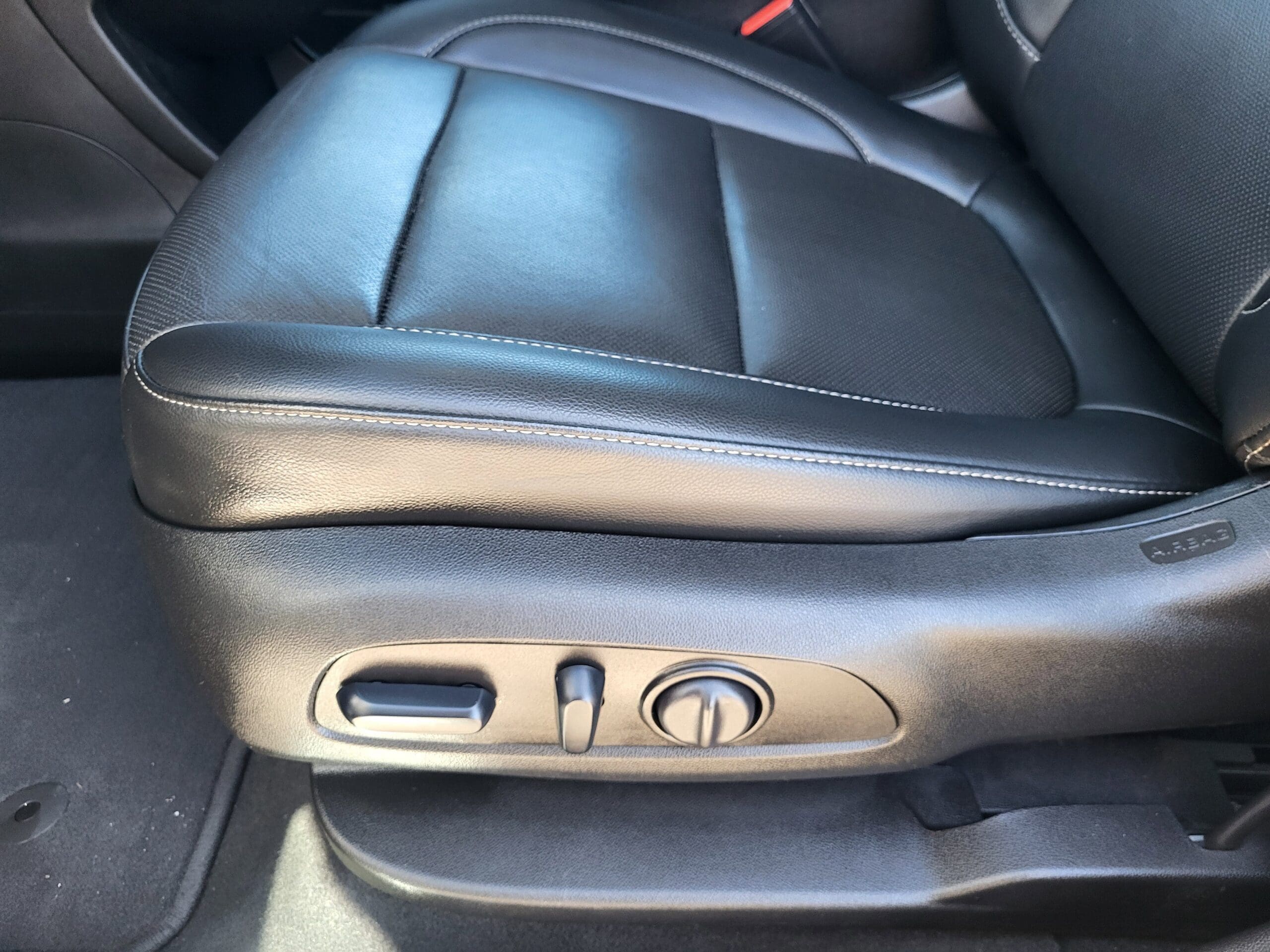 2023 GMC Acadia - Image 8