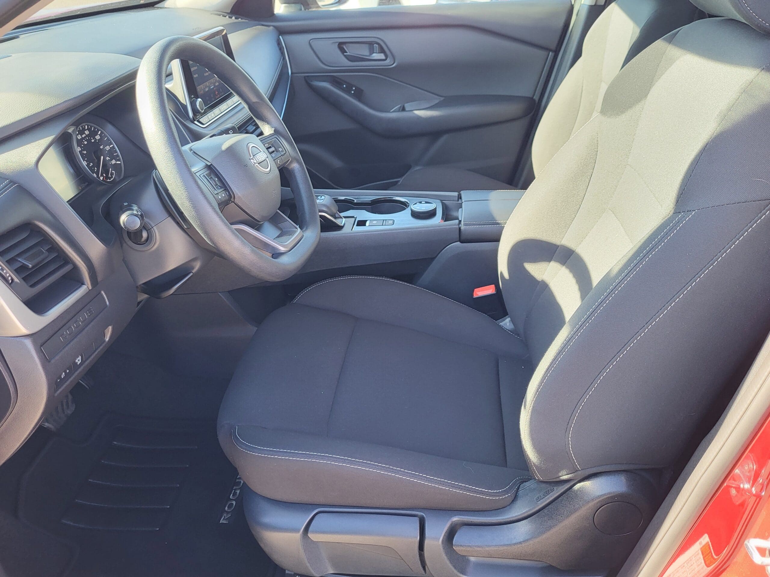 2025 Nissan Rogue - Image 9