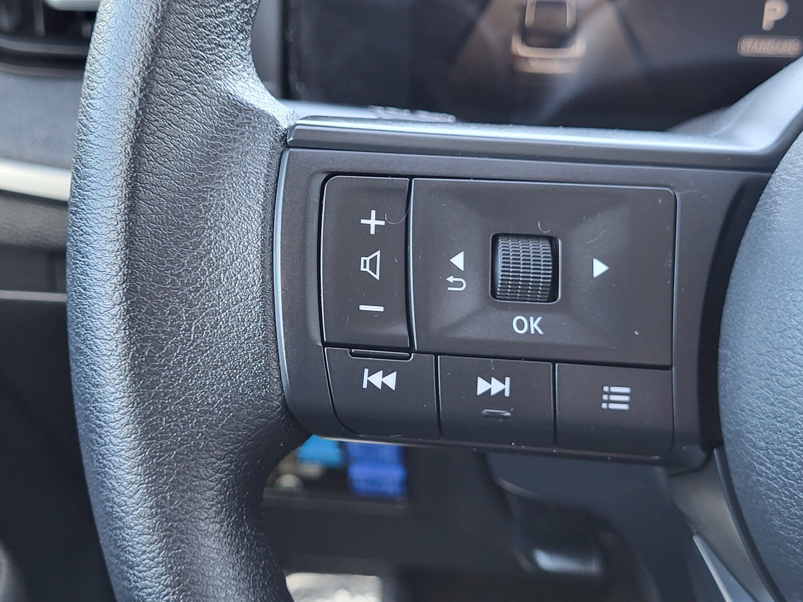 2025 Nissan Kicks - Image 20