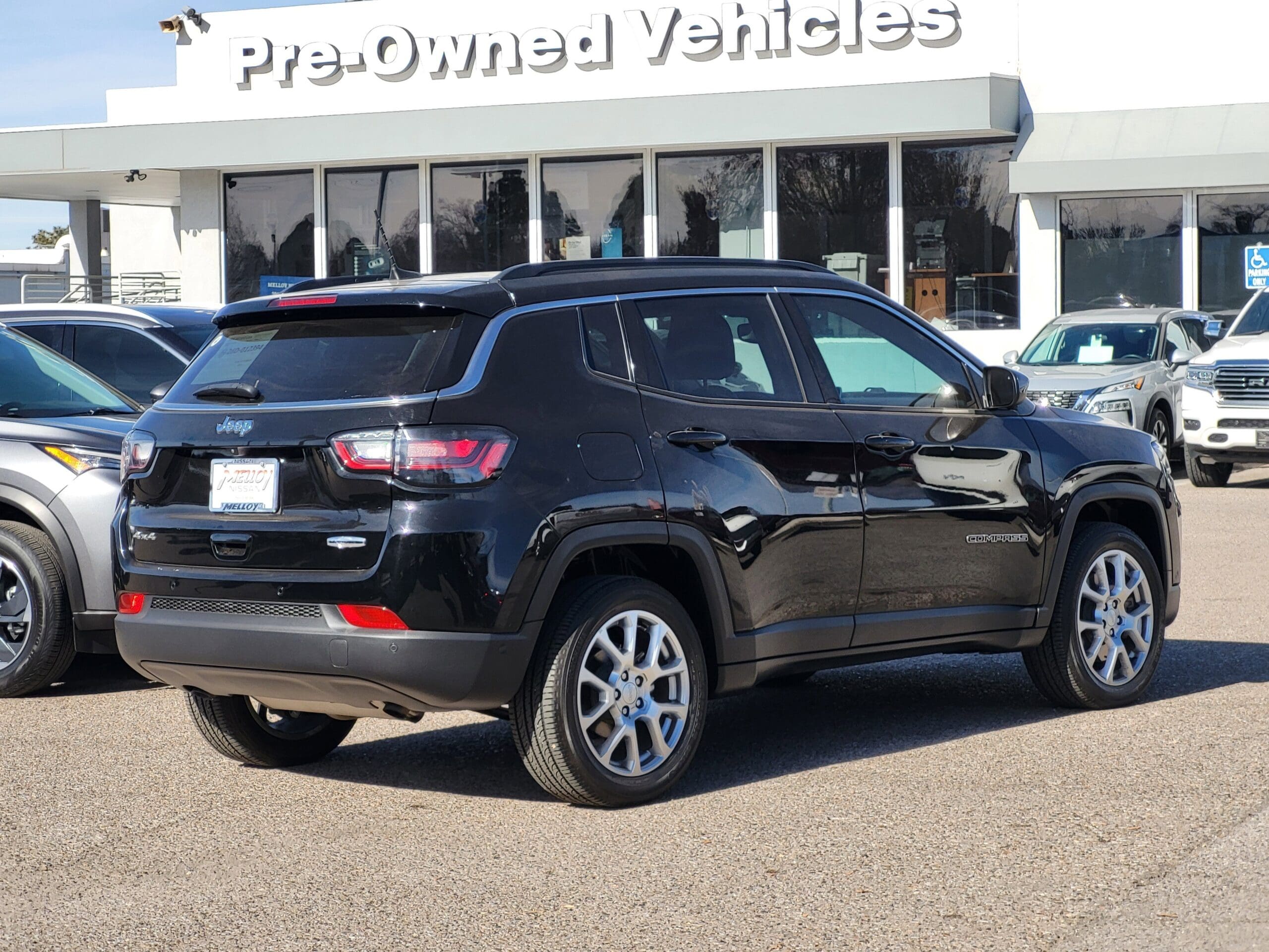 2023 Jeep Compass - Image 6