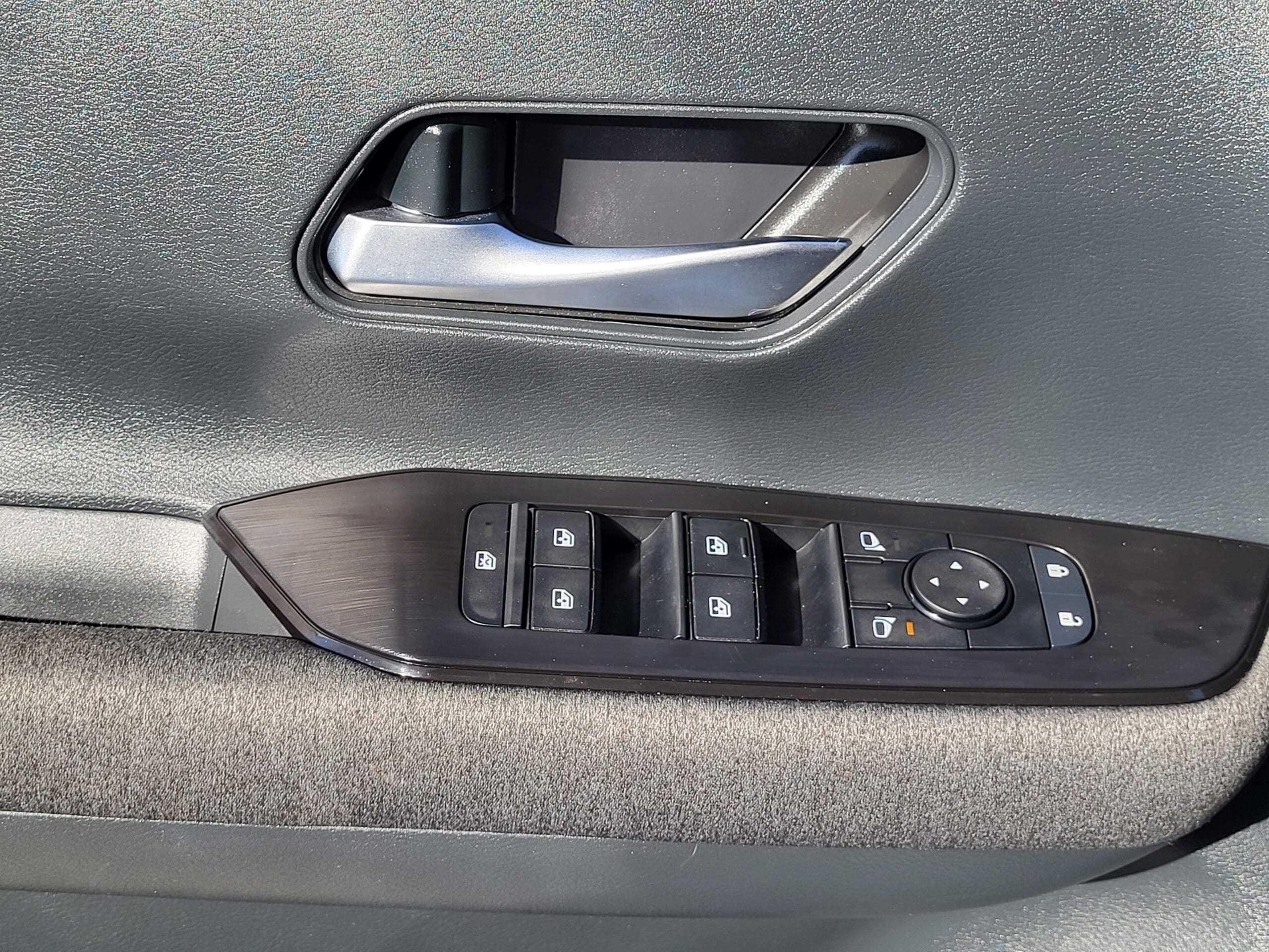 2025 Nissan Kicks - Image 21