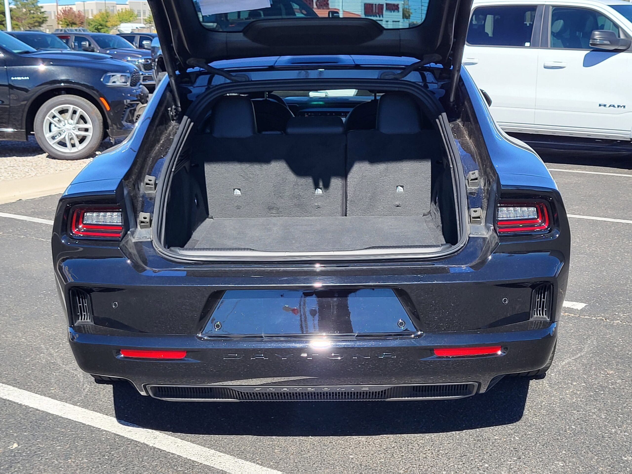 2025 Dodge Charger Daytona - Image 24