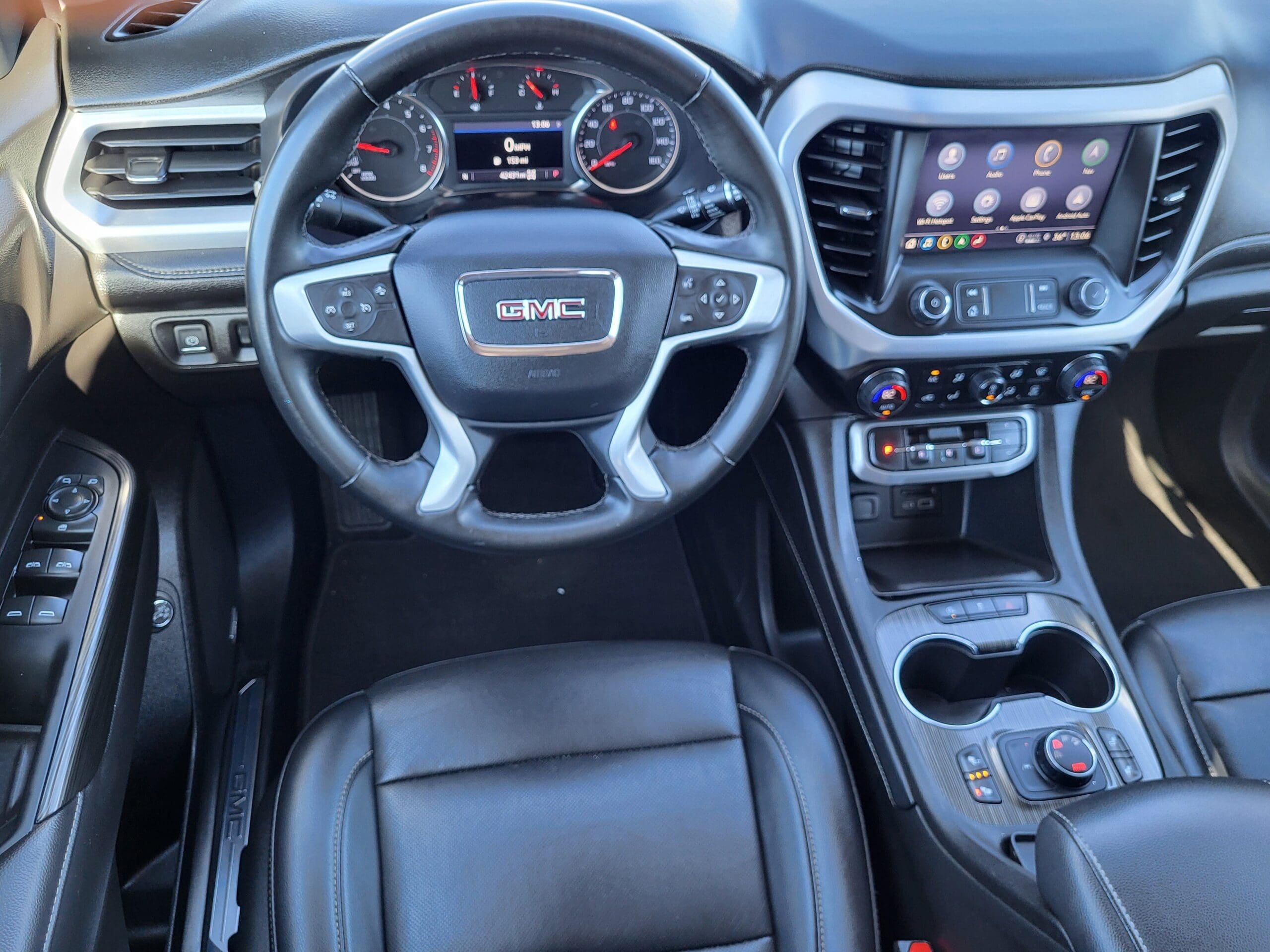 2023 GMC Acadia - Image 12