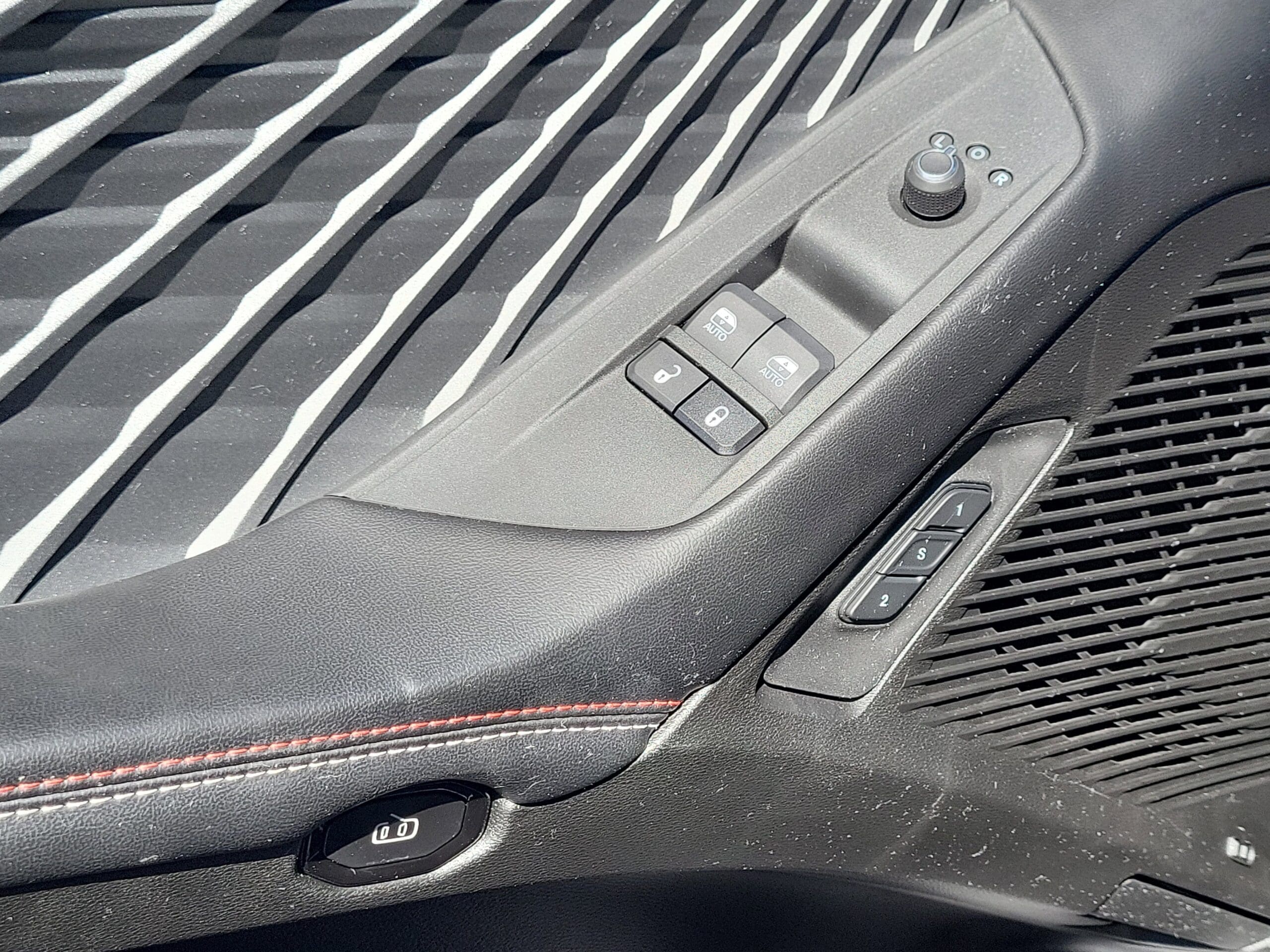 2025 Dodge Charger Daytona - Image 18