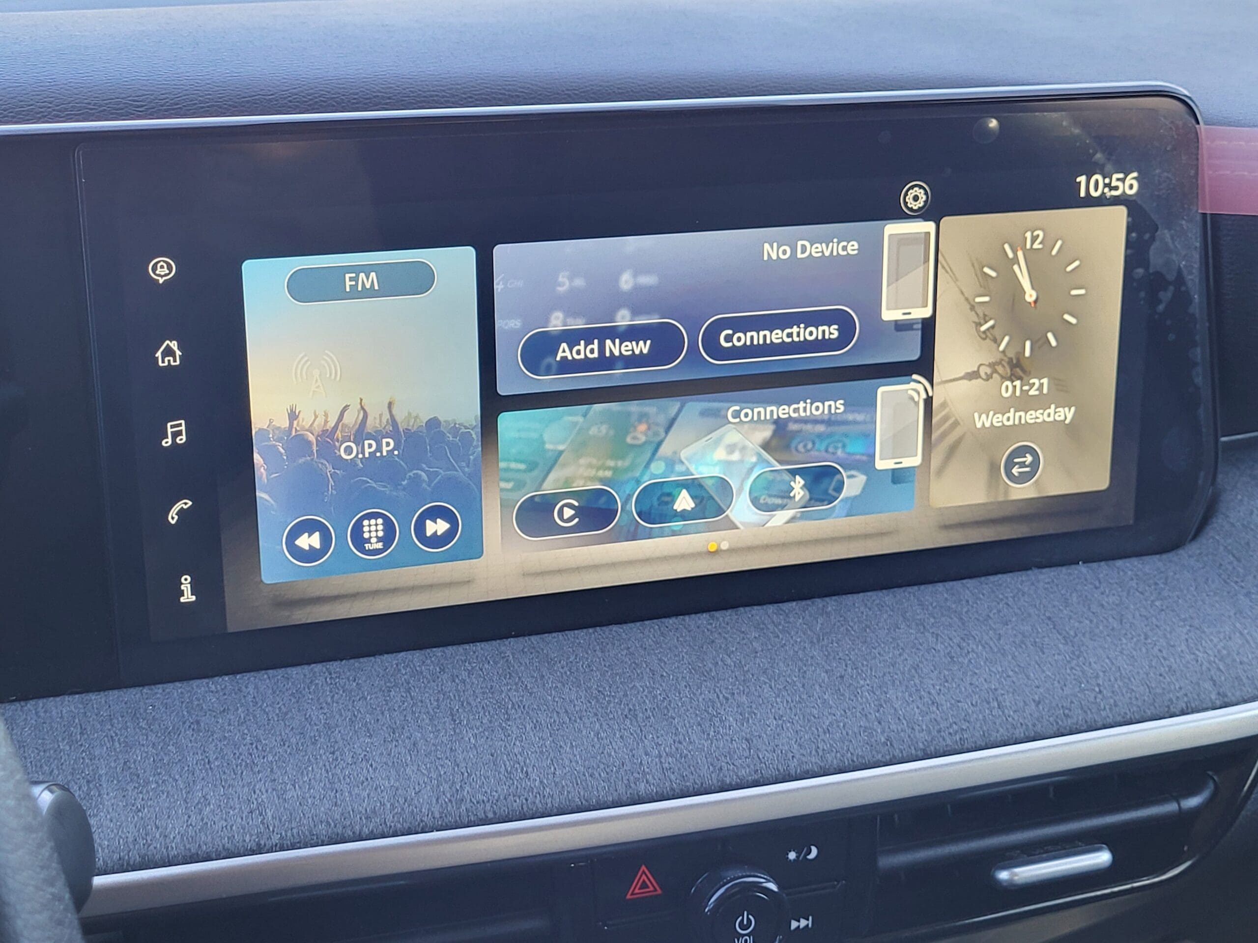 2025 Nissan Kicks - Image 16