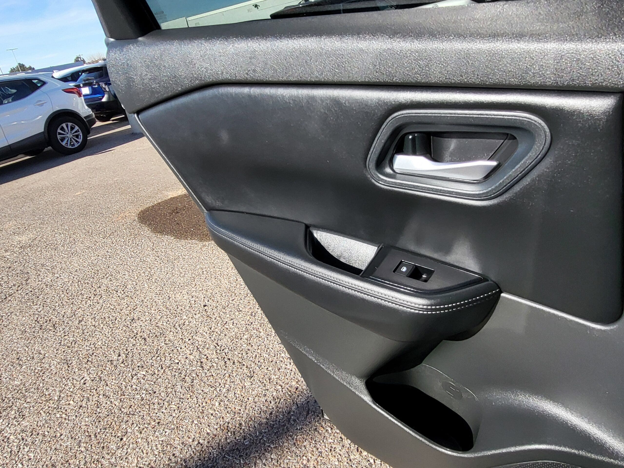 2025 Nissan Rogue - Image 11