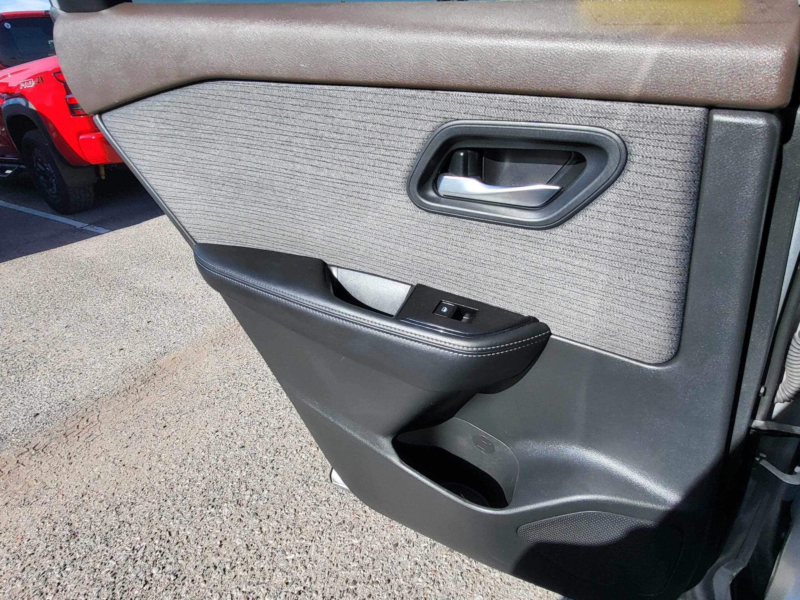 2023 Nissan Rogue - Image 12