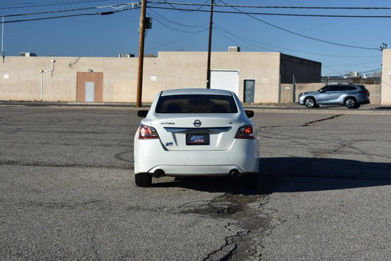 2015 Nissan Altima - Image 5