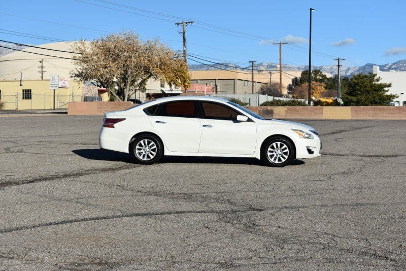 2015 Nissan Altima - Image 2