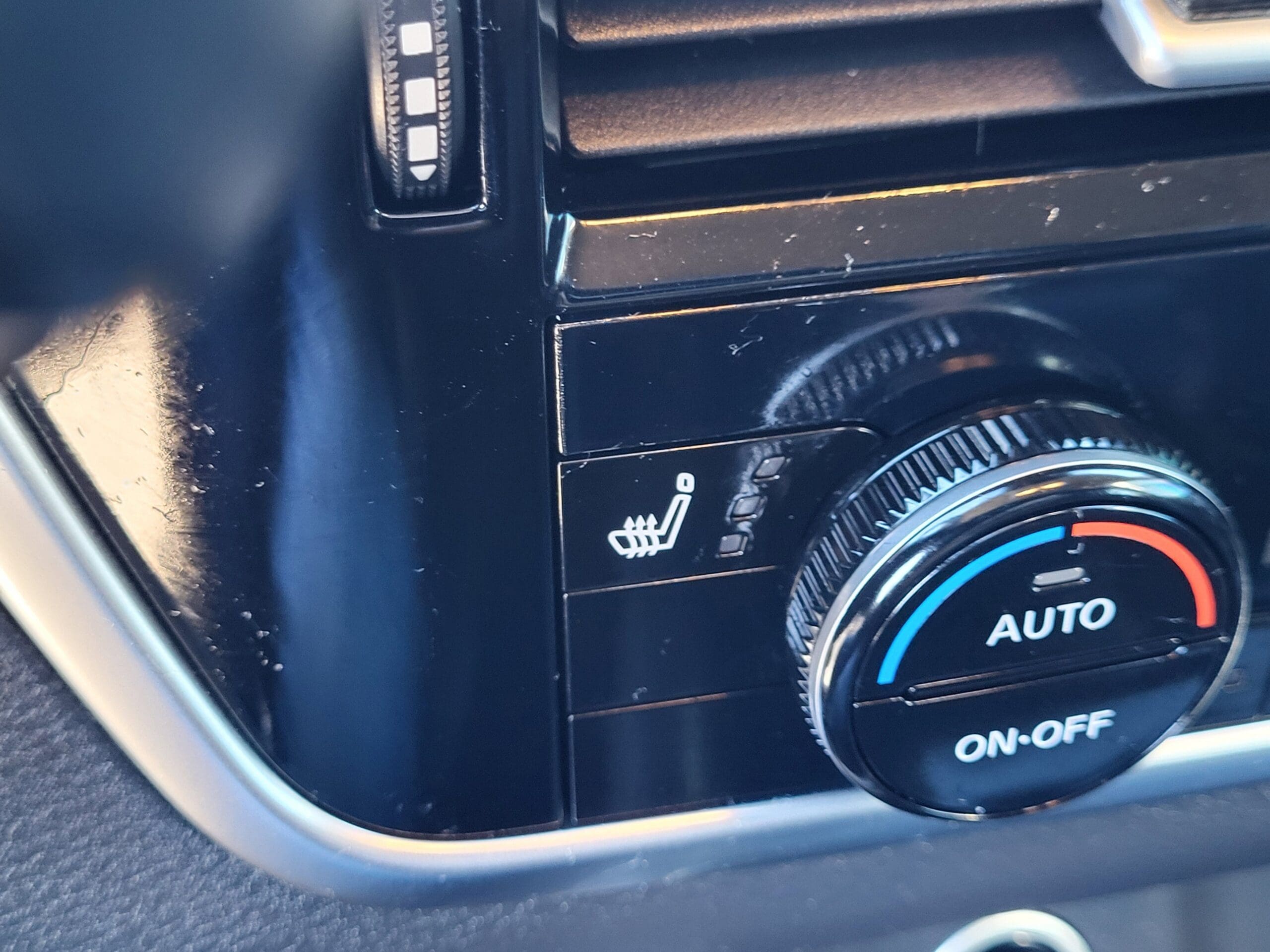 2021 Nissan Rogue - Image 24