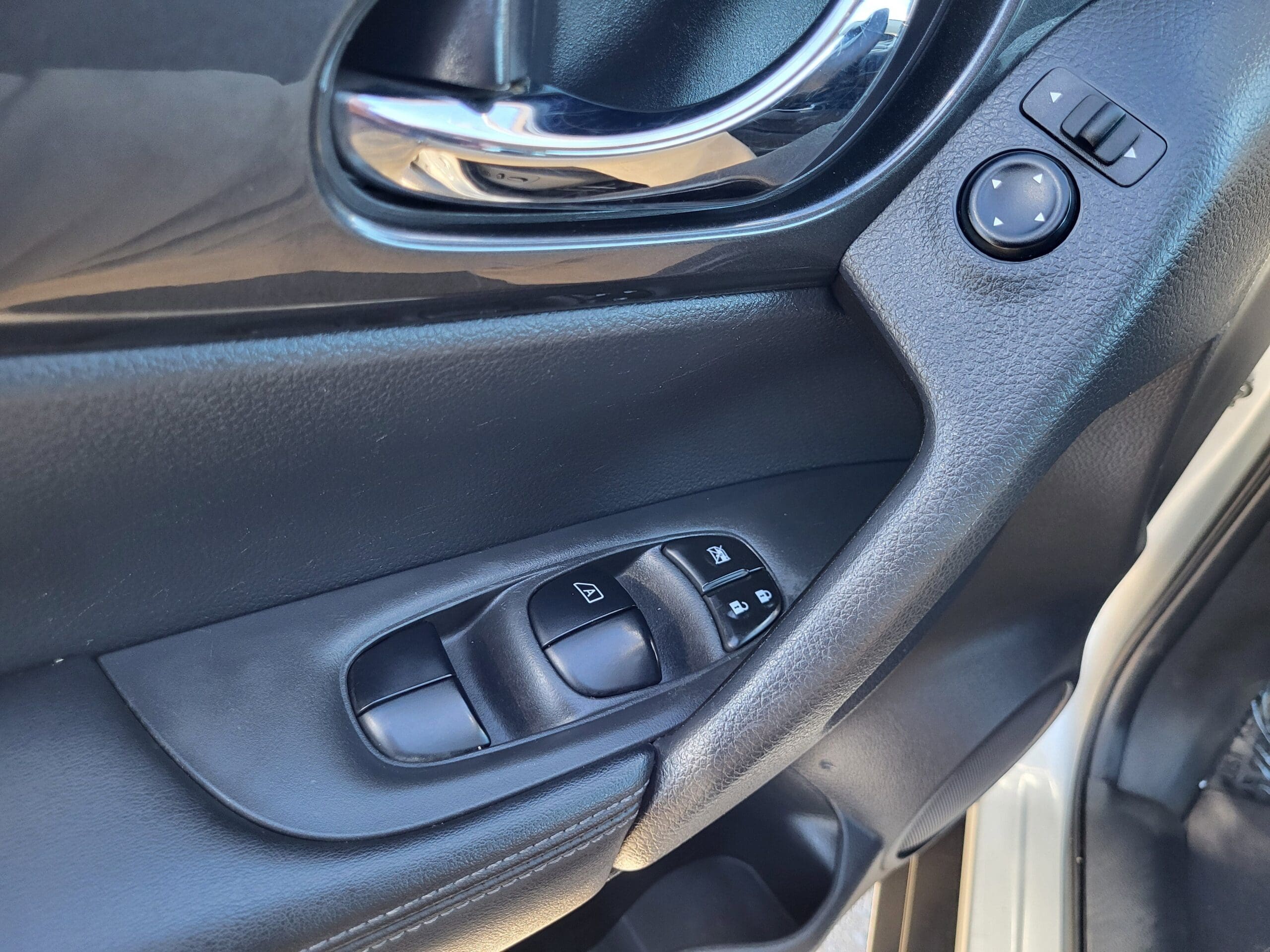 2020 Nissan Rogue - Image 18