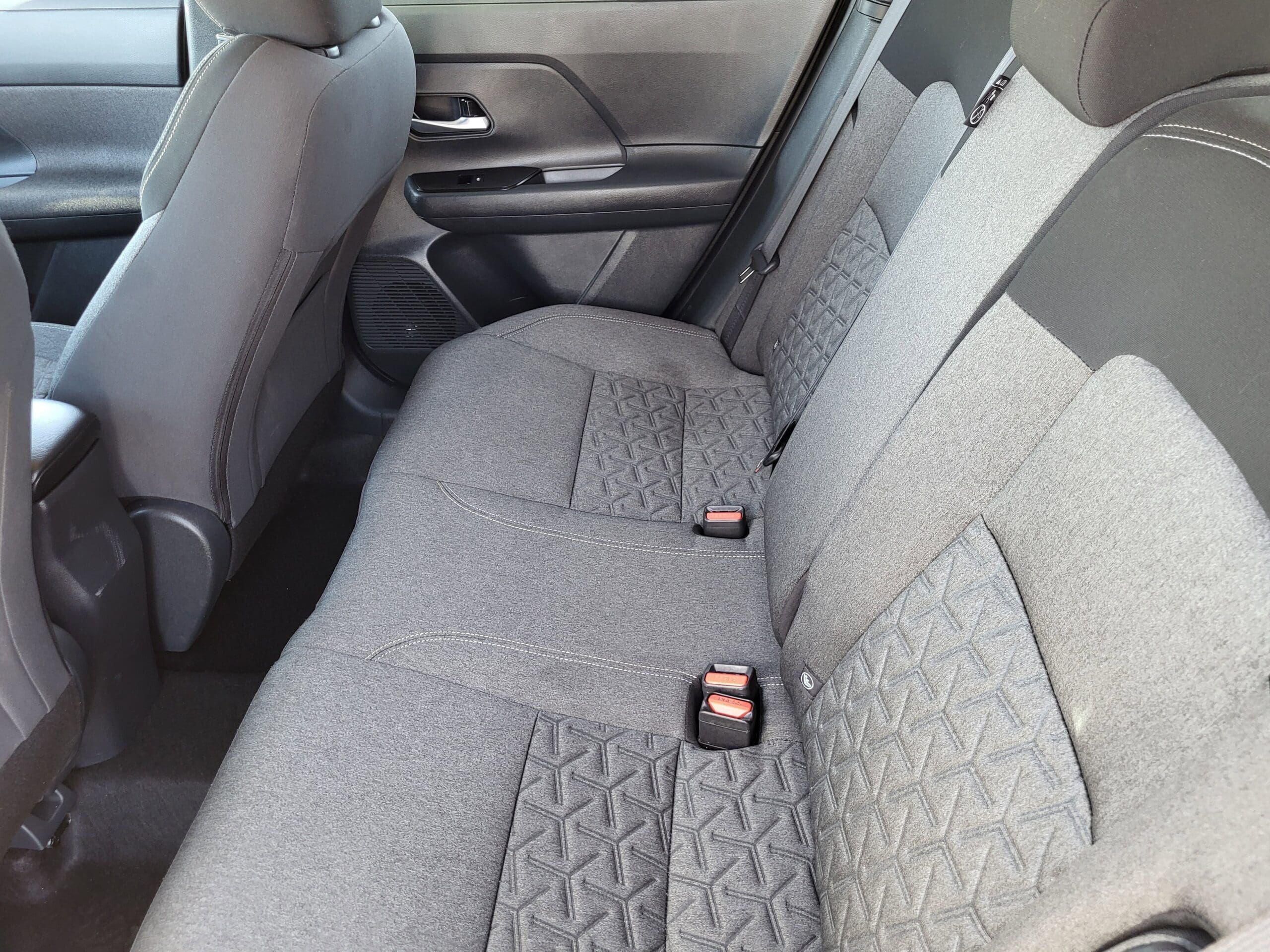 2025 Nissan Kicks - Image 24