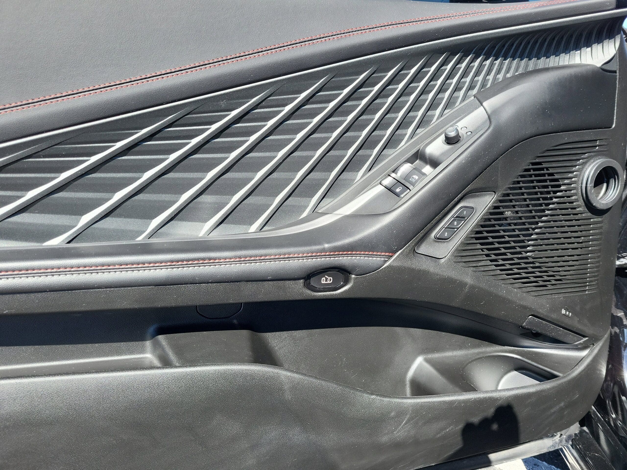 2025 Dodge Charger Daytona - Image 19