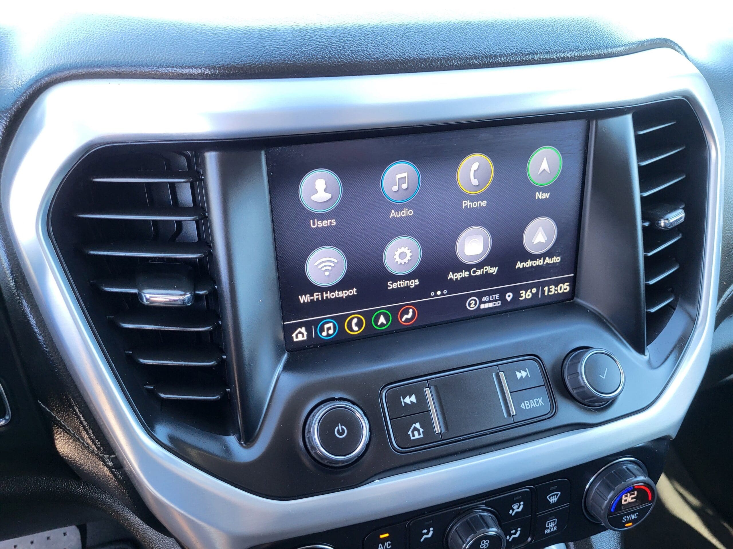 2023 GMC Acadia - Image 10