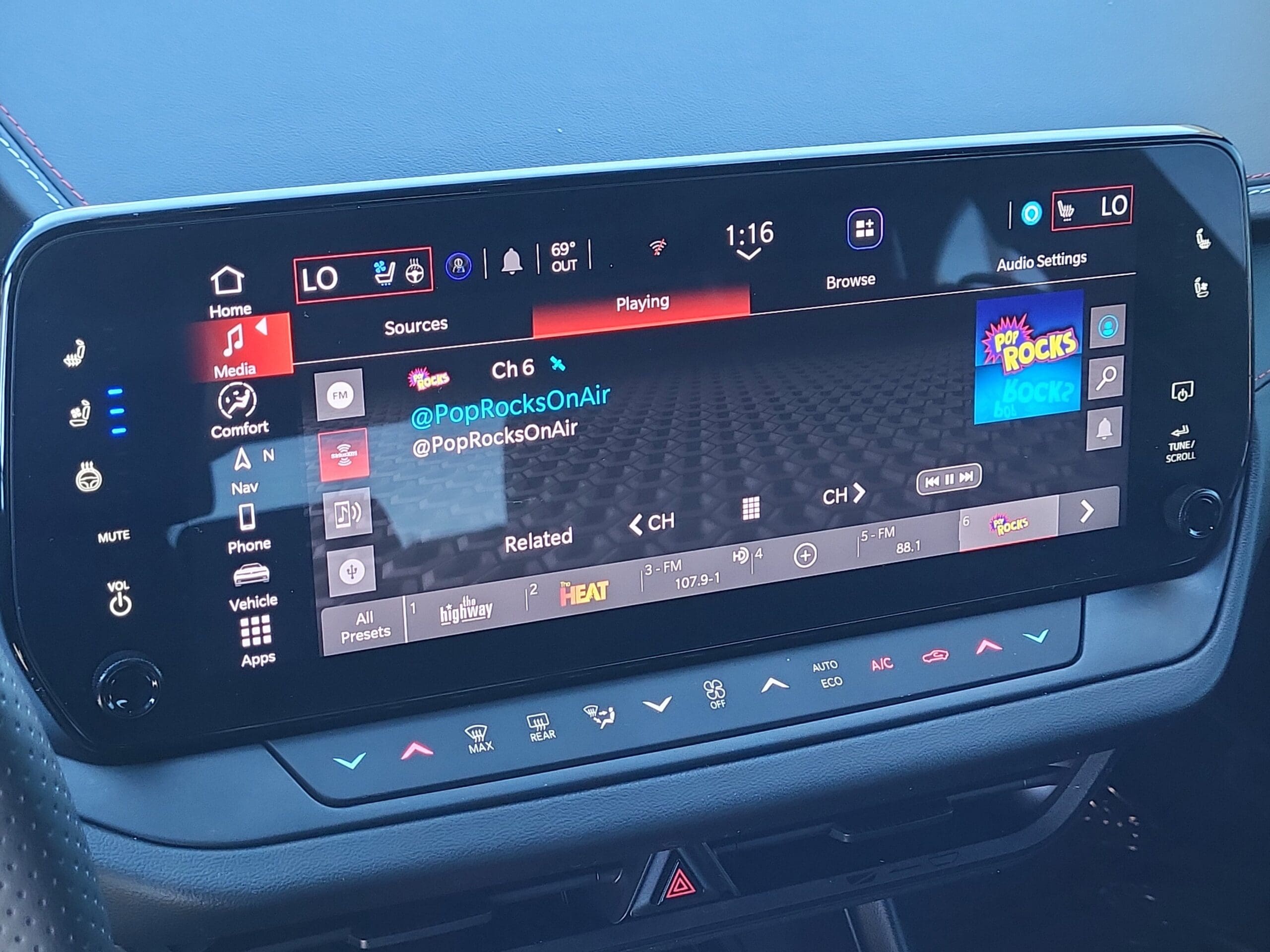 2025 Dodge Charger Daytona - Image 13