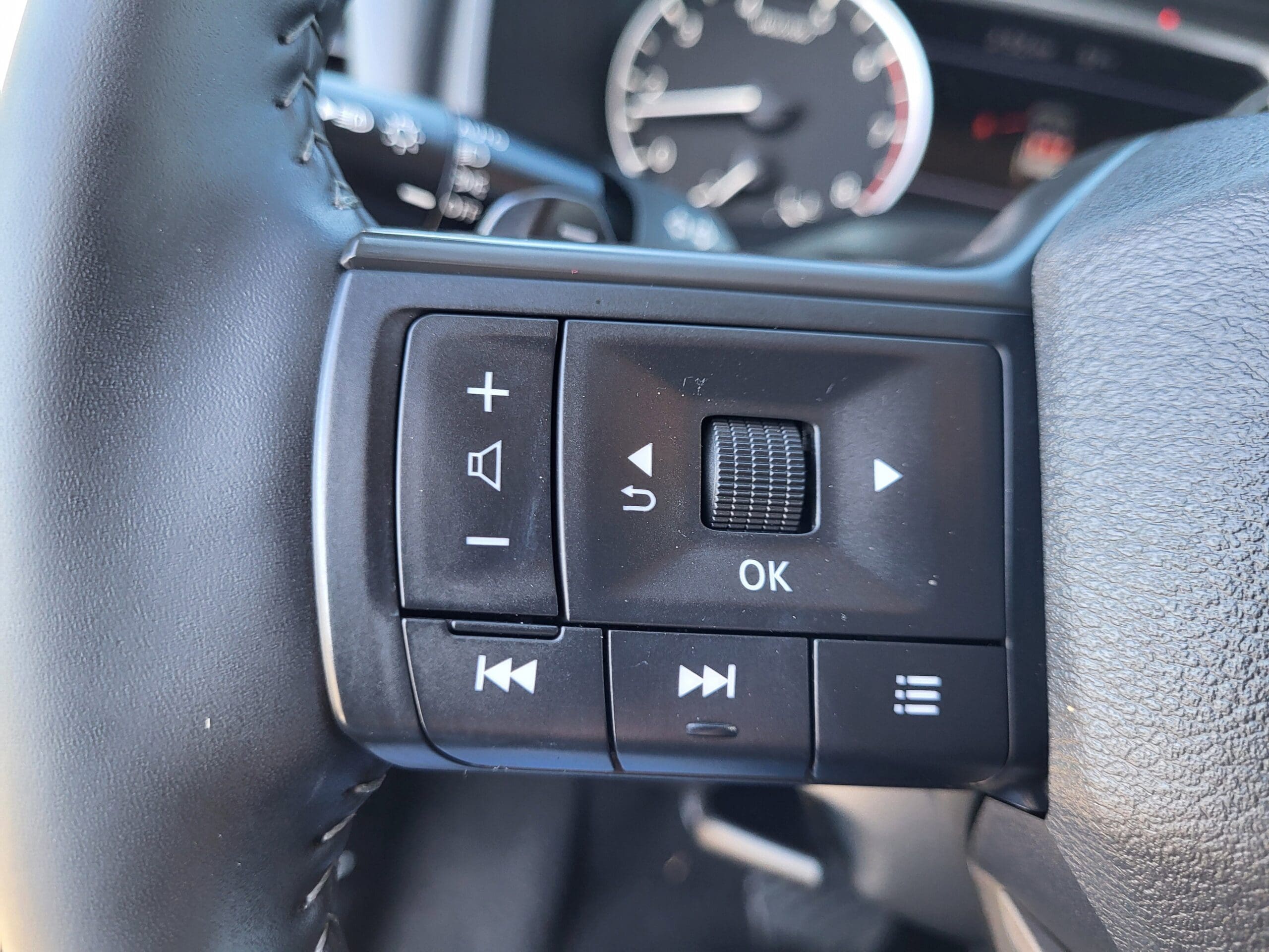 2025 Nissan Rogue - Image 19