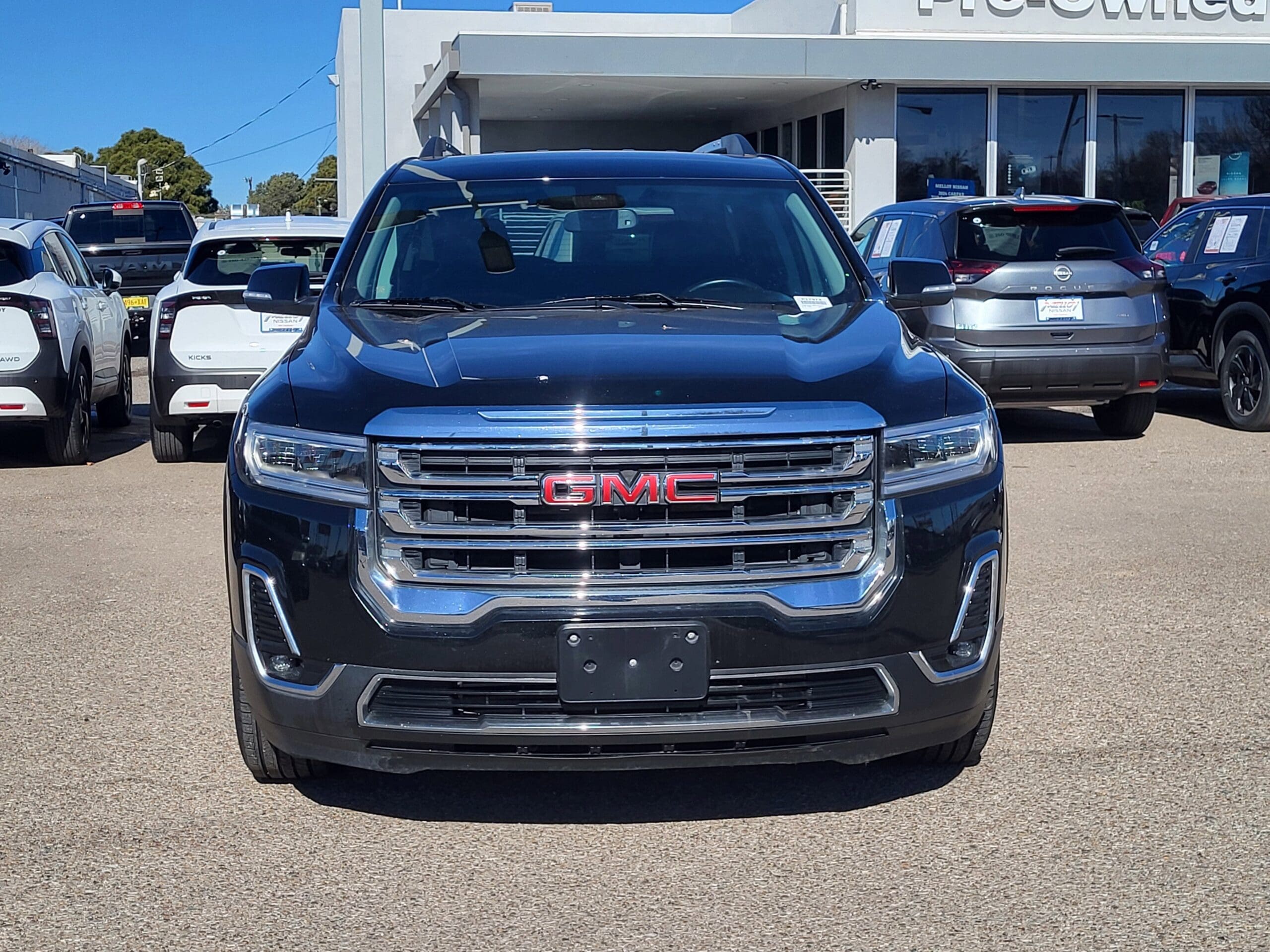 2023 GMC Acadia - Image 2