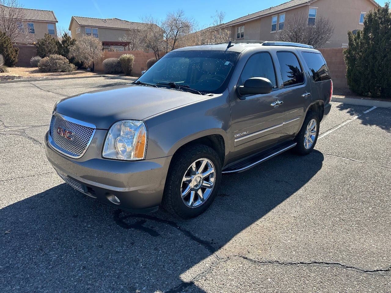 2012 GMC Yukon - Image 2