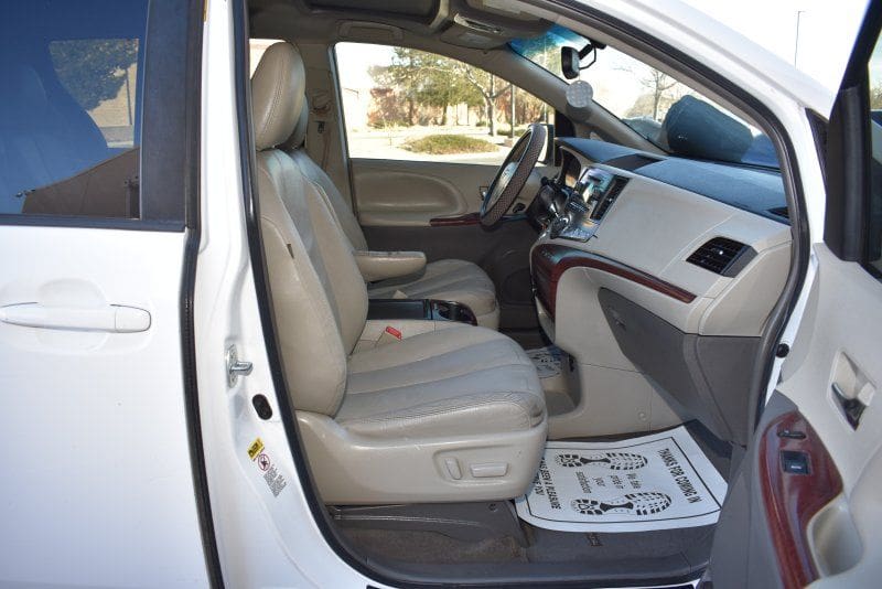 2014 Toyota Sienna - Image 9