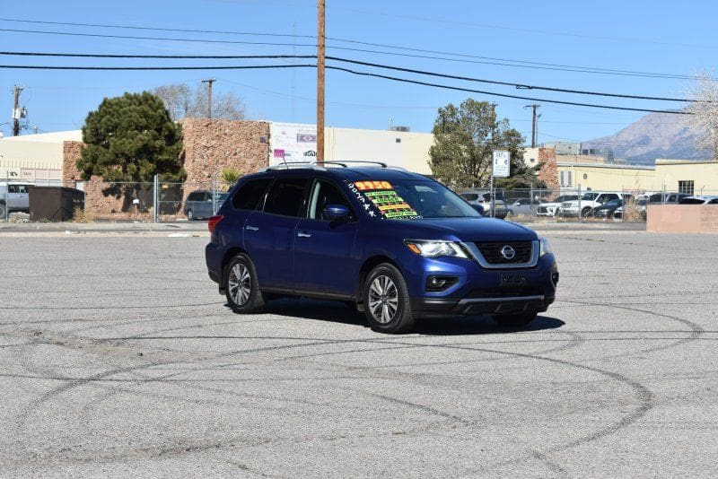 2017 Nissan Pathfinder - Image 3