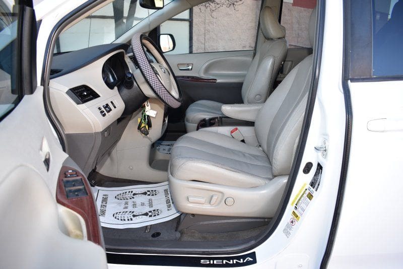 2014 Toyota Sienna - Image 7