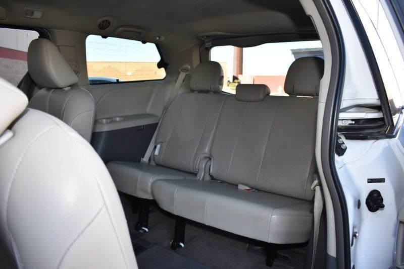 2014 Toyota Sienna - Image 11