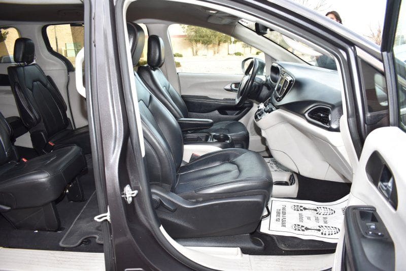 2020 Chrysler Pacifica - Image 9