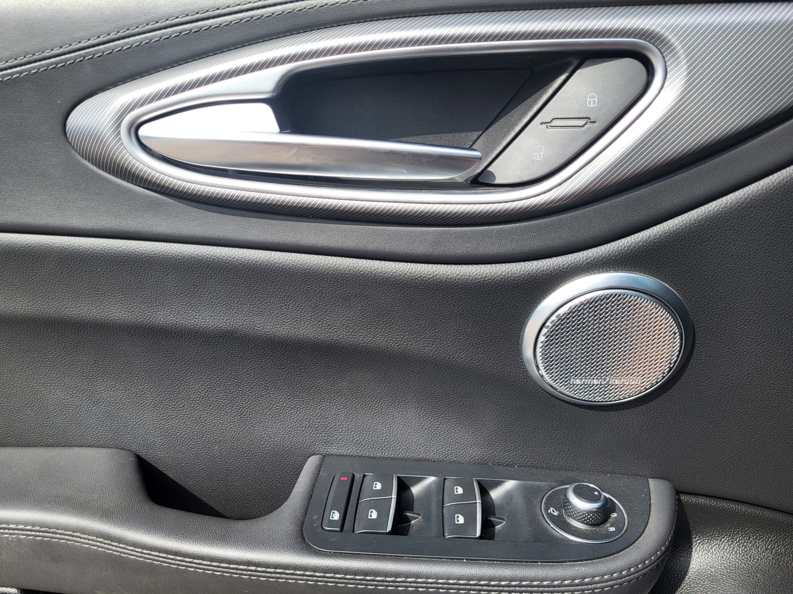 2023 Alfa Romeo Giulia - Image 17