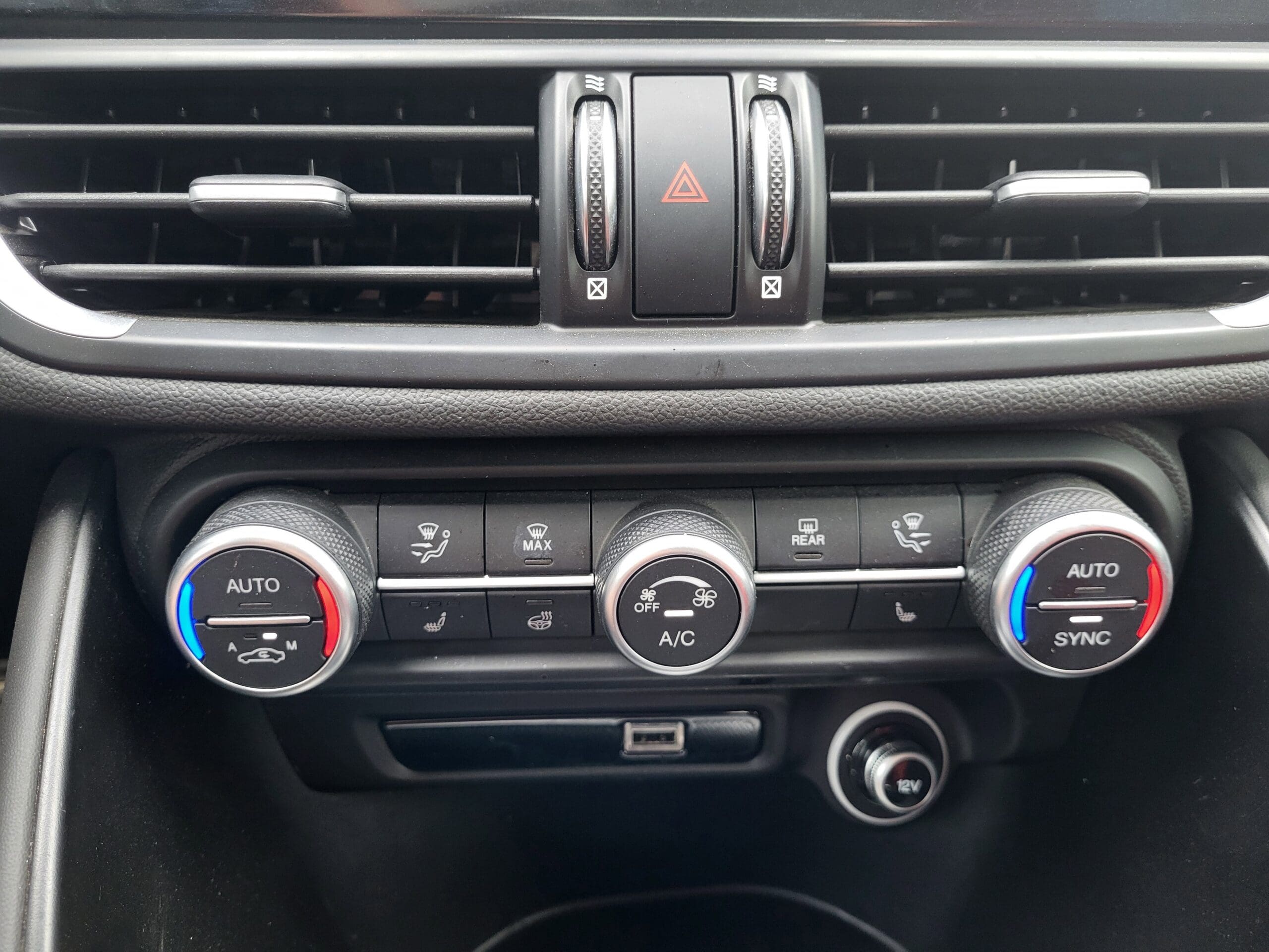 2023 Alfa Romeo Giulia - Image 14