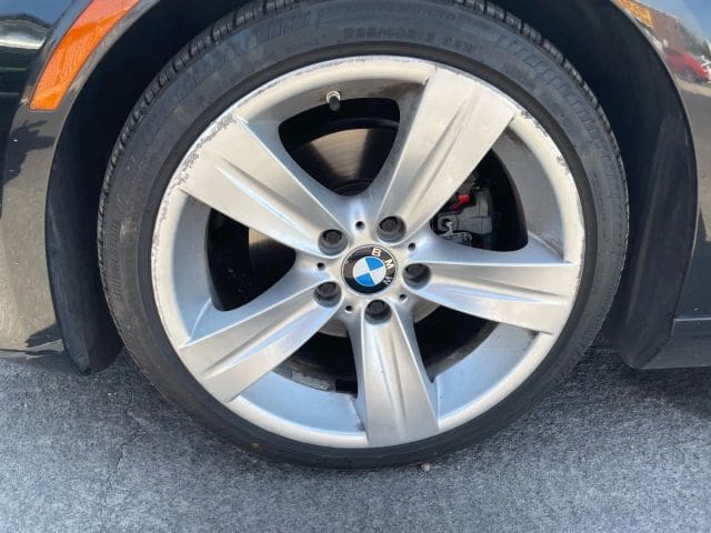 2011 BMW 3 Series - Image 17