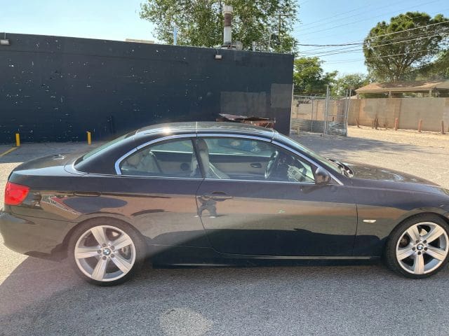 2011 BMW 3 Series - Image 10