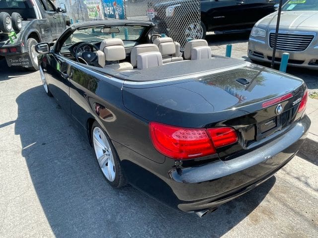 2011 BMW 3 Series - Image 2