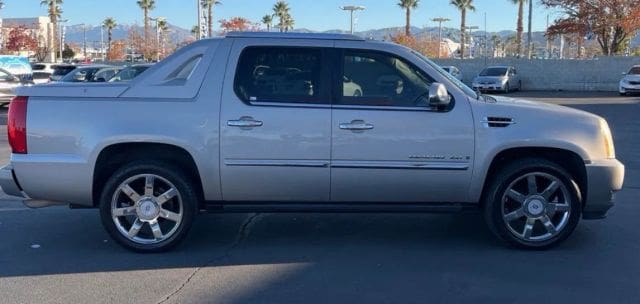 2008 Cadillac Escalade EXT - Image 5