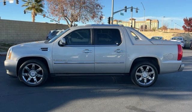 2008 Cadillac Escalade EXT - Image 2