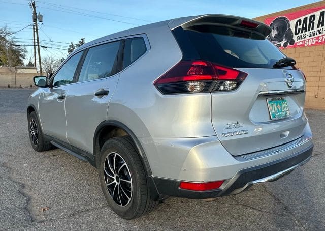 2018 Nissan Rogue - Image 2