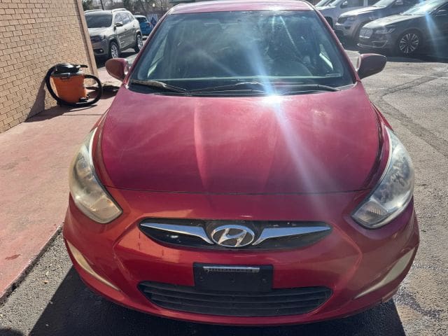 2012 Hyundai Accent - Image 3