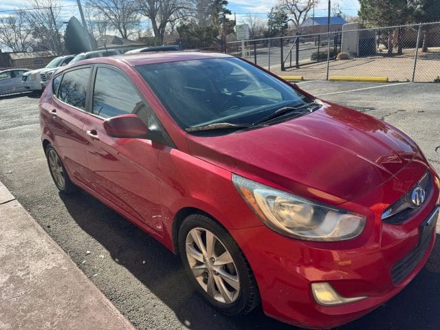 2012 Hyundai Accent - Image 2