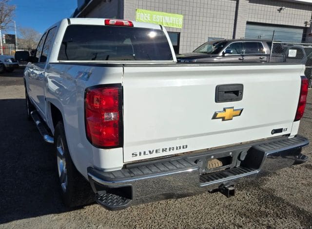 2015 Chevrolet Silverado 1500 Crew Cab - Image 3