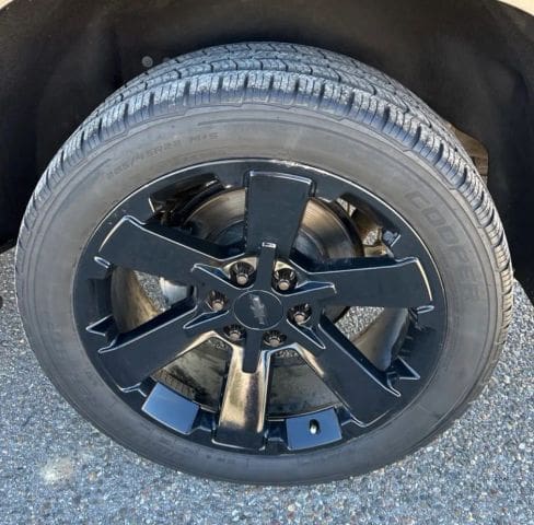 2018 Chevrolet Suburban - Image 5