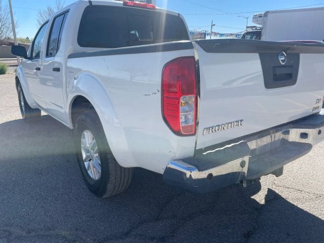2014 Nissan Frontier Crew Cab - Image 2