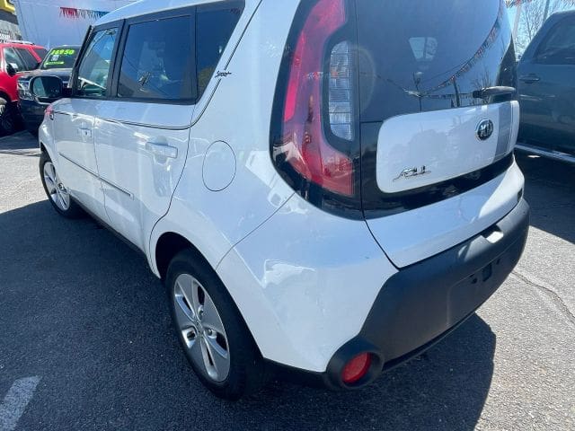 2016 Kia Soul - Image 2