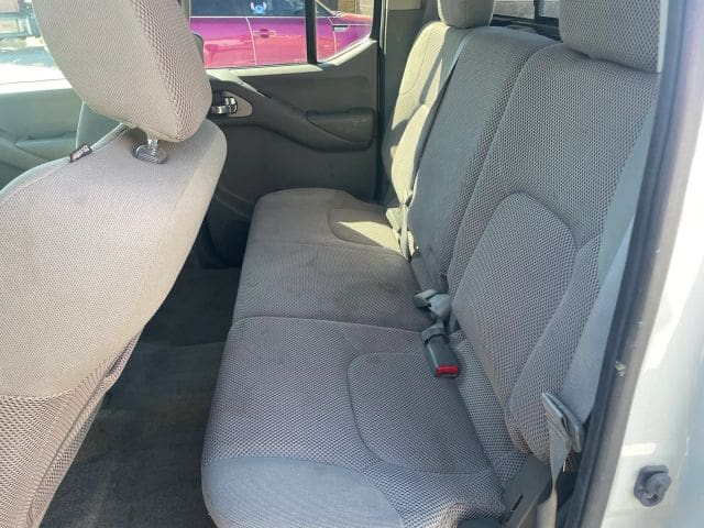 2014 Nissan Frontier Crew Cab - Image 10