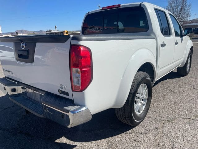 2014 Nissan Frontier Crew Cab - Image 3