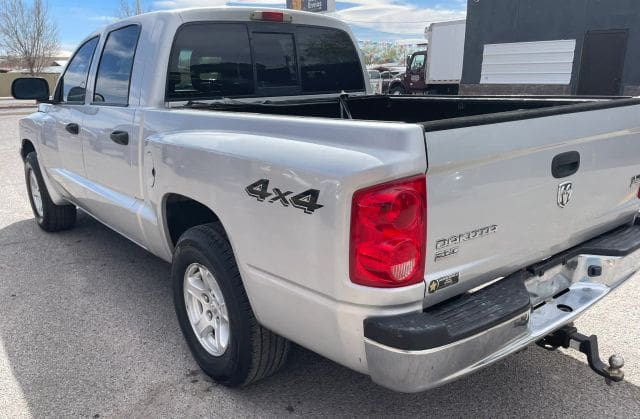 2006 Dodge Dakota Quad Cab - Image 2