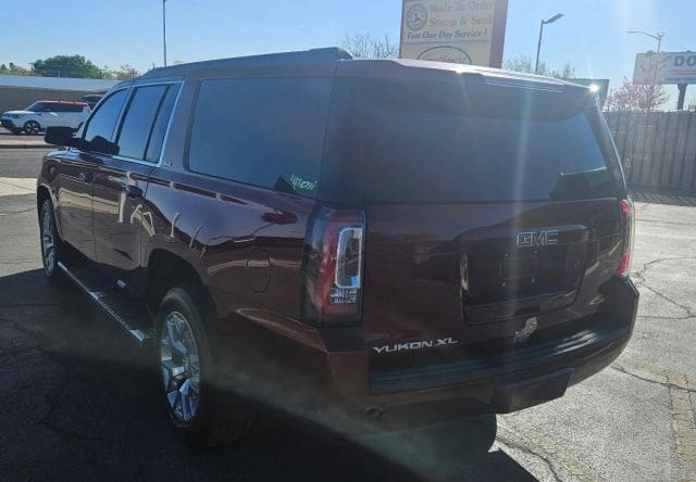 2017 GMC Yukon XL - Image 2